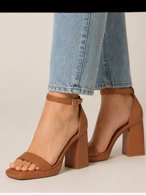 Gianni Bini Say-So Brown Patent Leather Platform Heels Size 7M